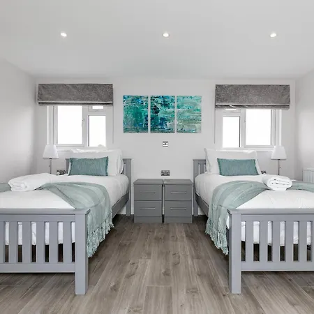 Maple Lodge Earley Экстерьер фото