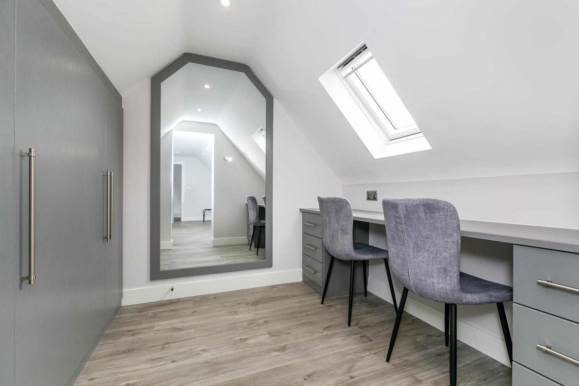 Maple Apartment *